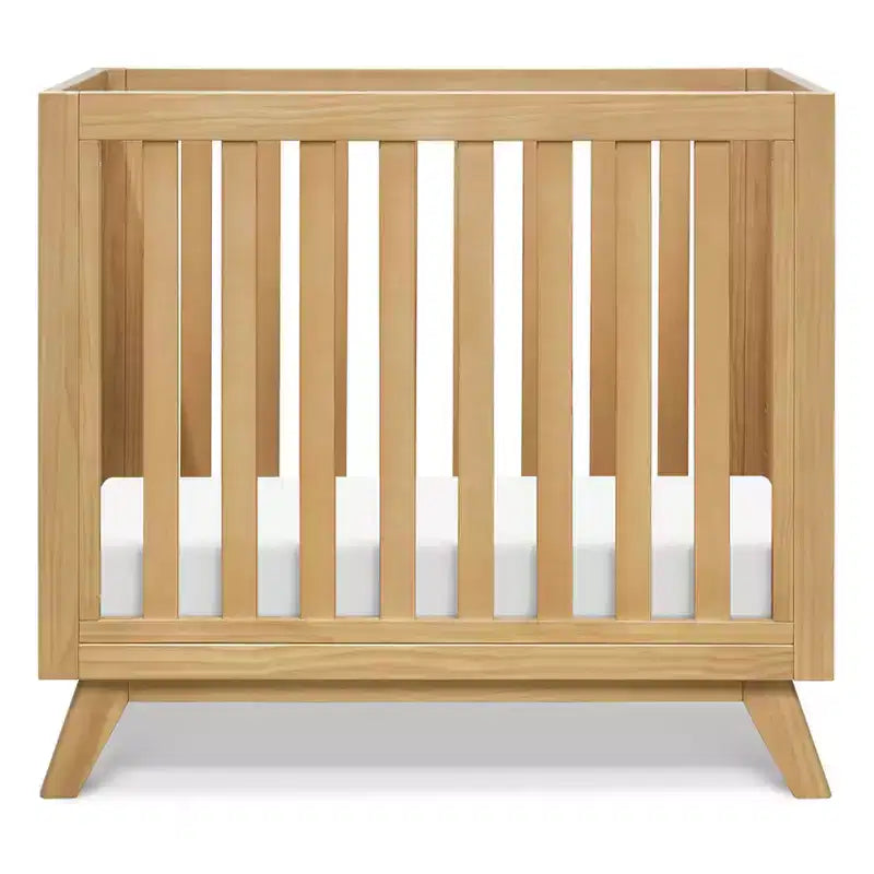daVinci Otto 3-in-1 Convertible Mini Crib with 4 Mattress