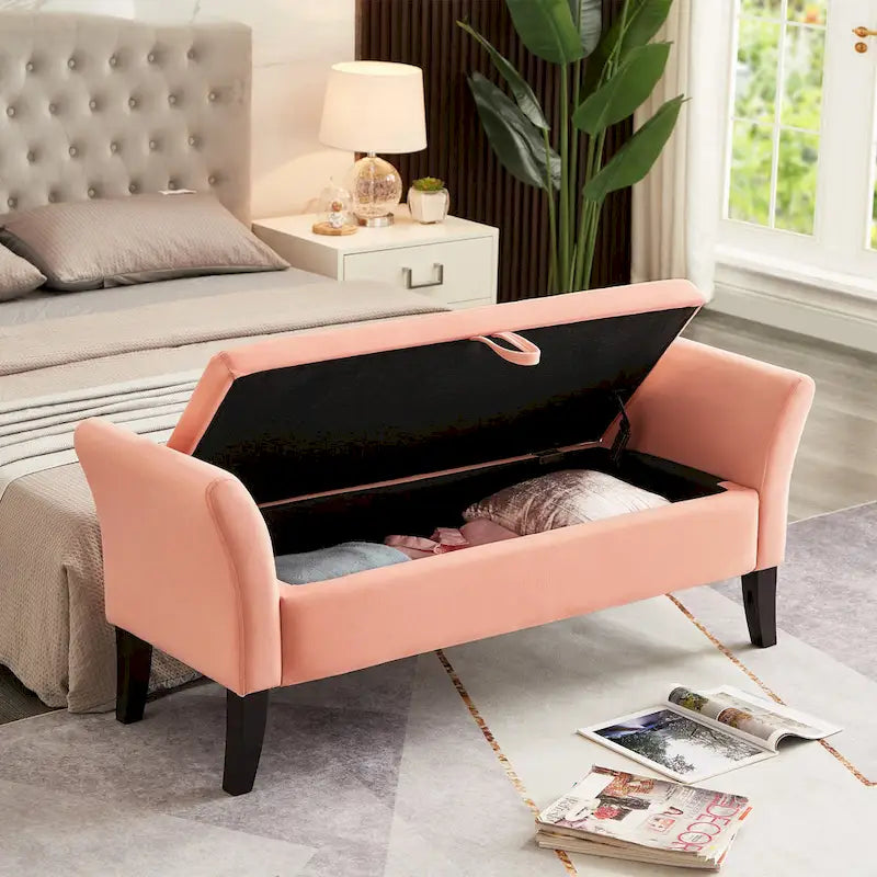 Banc de lit capitonné en velours avec accoudoirs roulés et pieds fuselés en bois