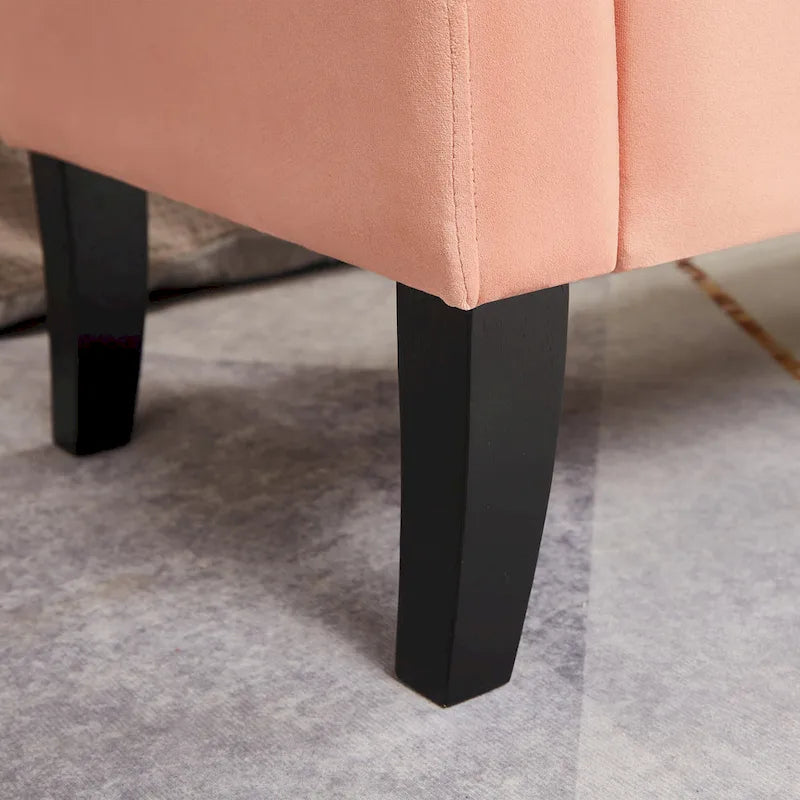 Banc de lit capitonné en velours avec accoudoirs roulés et pieds fuselés en bois