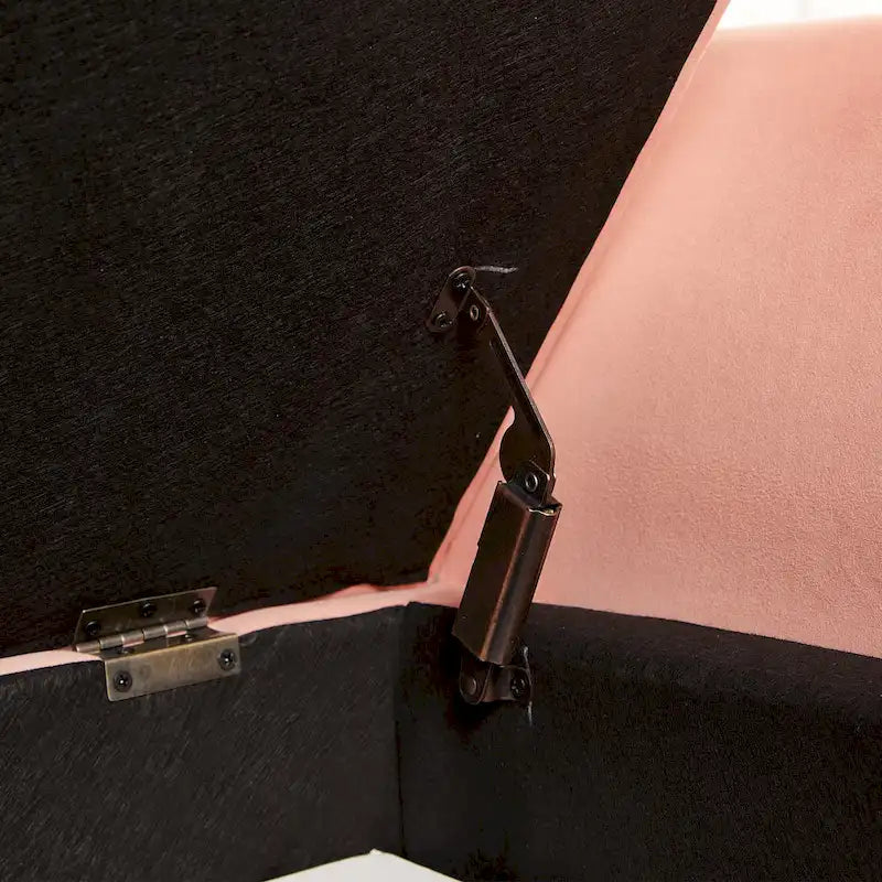 Banc de lit capitonné en velours avec accoudoirs roulés et pieds fuselés en bois