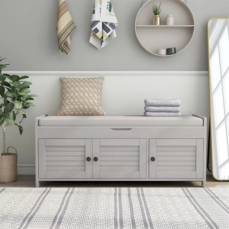 Banc de rangement à portes persiennes avec coussin amovible et rangement supérieur à couvercle relevable dissimulé