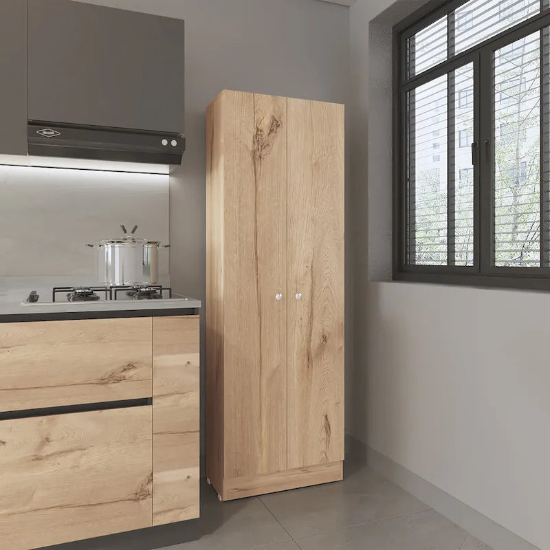Armoire de rangement haute à double porte avec 5 étagères intérieures et poignées chromées