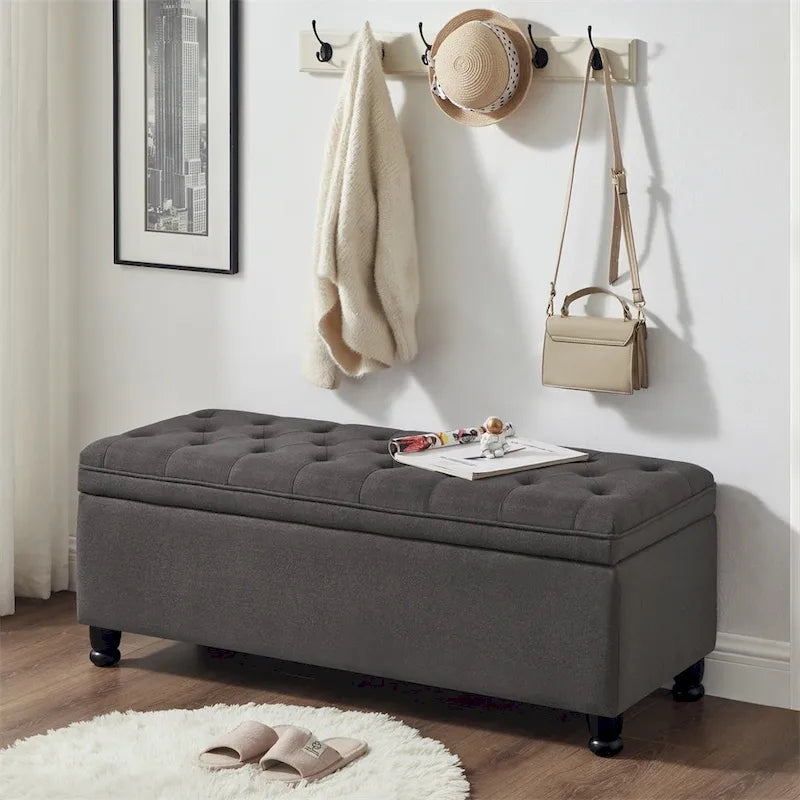 Banc de rangement capitonné avec couvercle à charnière et pieds tournés en bois