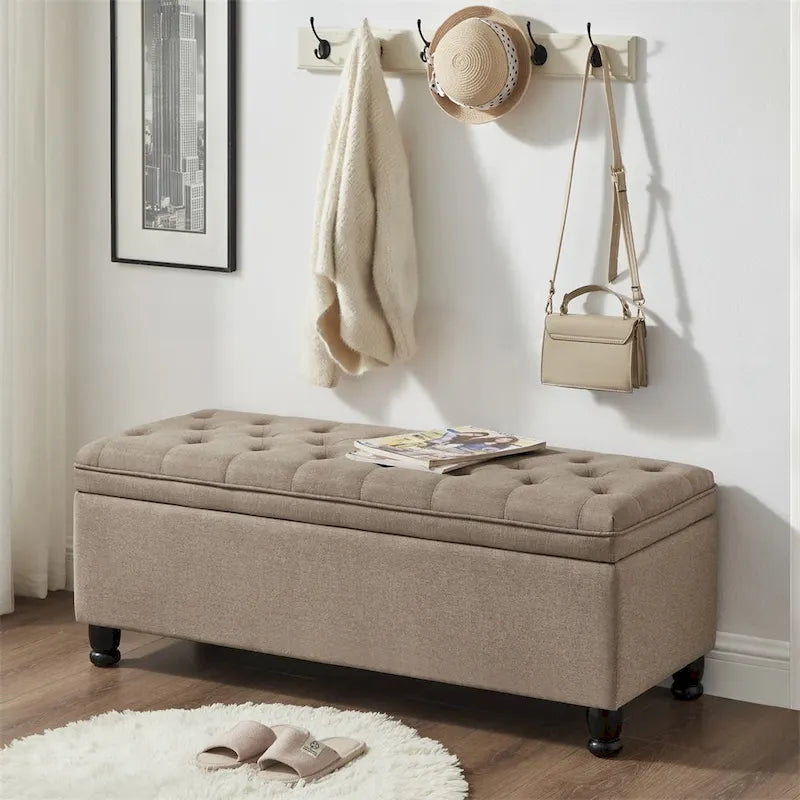 Banc de rangement capitonné avec couvercle à charnière et pieds tournés en bois