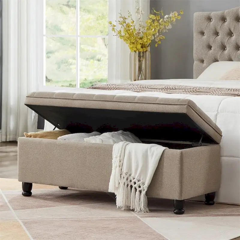 Banc de rangement capitonné avec couvercle à charnière et pieds tournés en bois