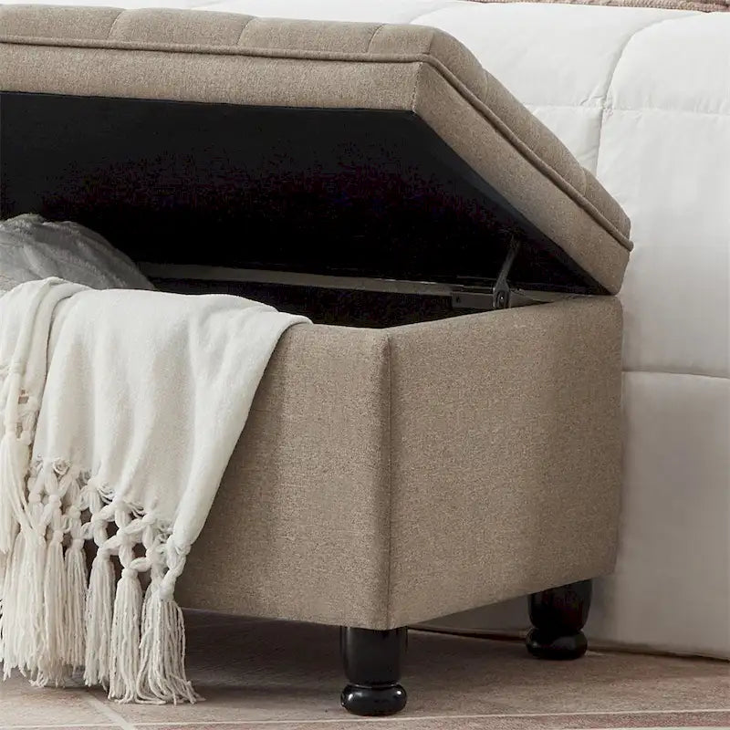 Banc de rangement capitonné avec couvercle à charnière et pieds tournés en bois