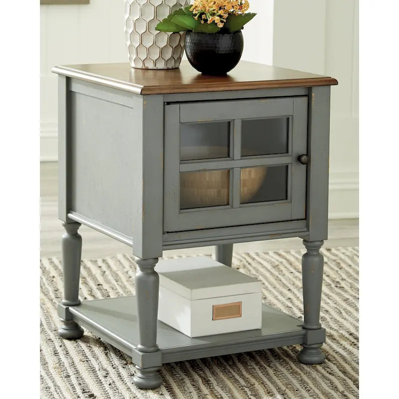 Meuble d'appoint vintage avec porte vitrée à croisillons, étagère ouverte et pieds tournés