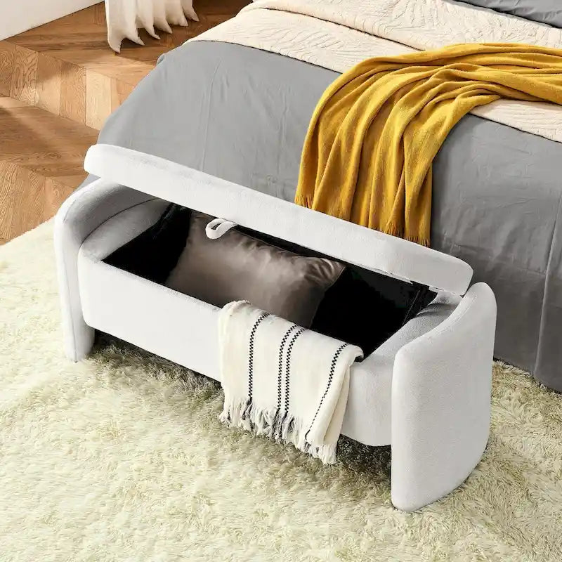 Banc de rangement capitonné avec couvercle à charnière et accoudoirs arrondis
