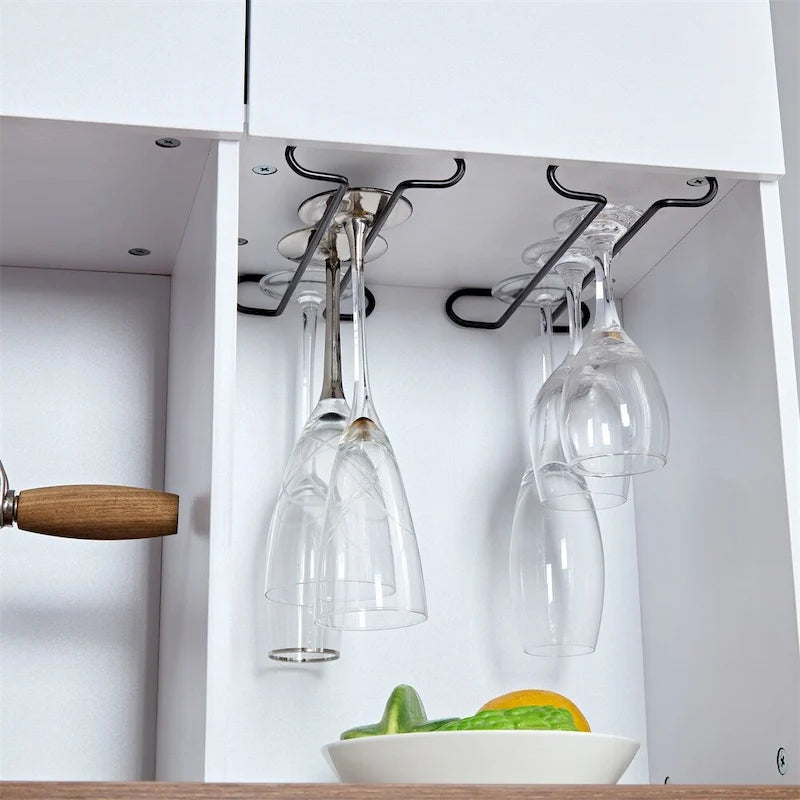 Grand buffet en bois blanc avec étagère supérieure, porte-bouteilles et tiroirs